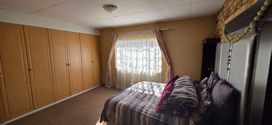 4 Bedroom Property for Sale in Kannoniers Park North West